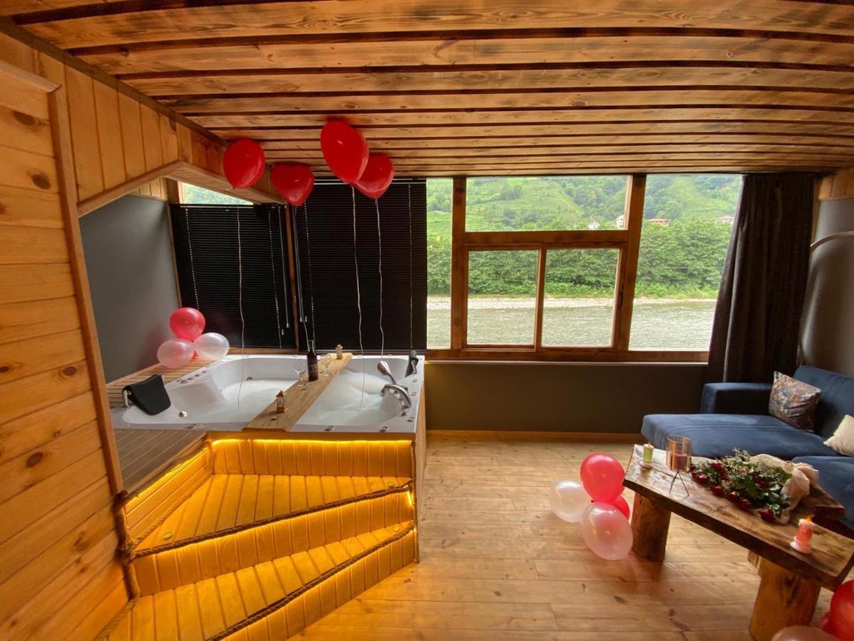 Bed and Breakfast Heaven Vip Wooden Palace à Ardeşen Extérieur photo